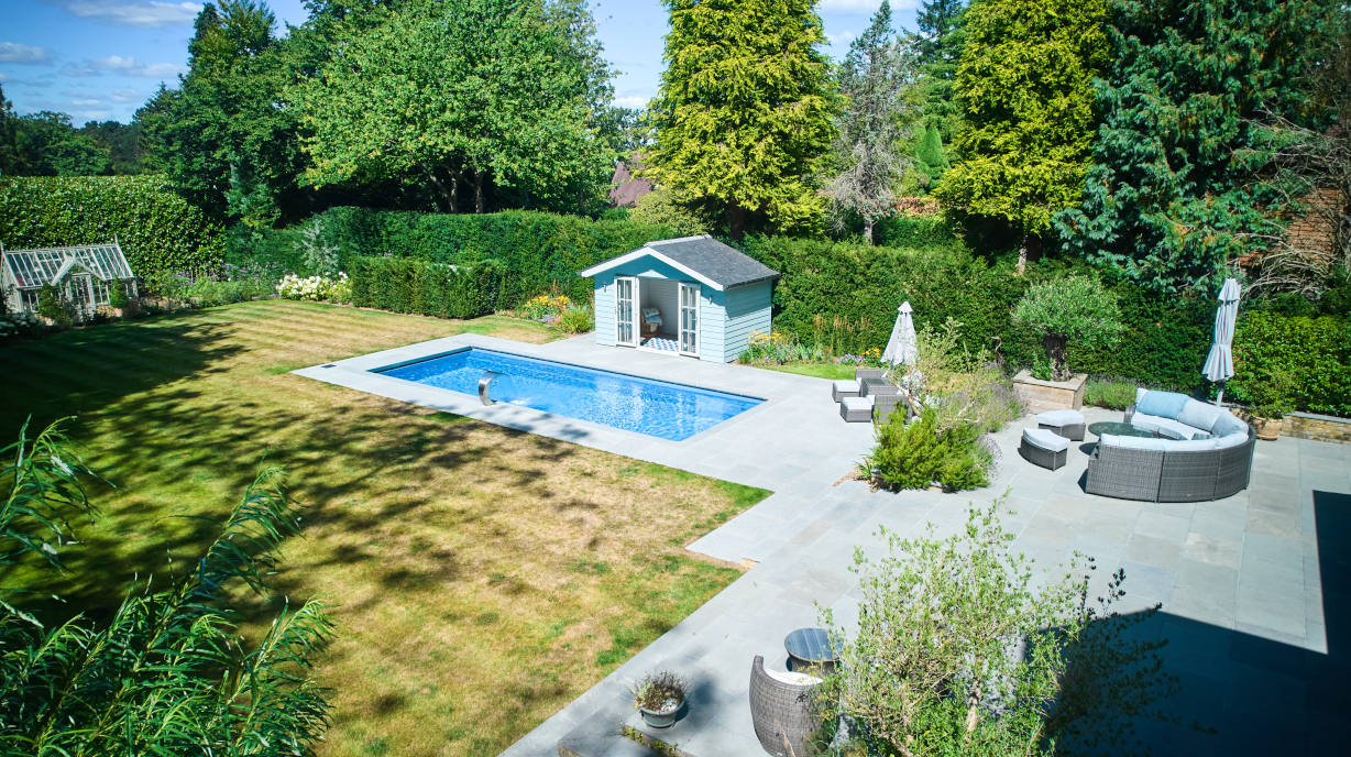 Beautiful XL-Trainer Pool in Woldingham, Surrey - Gallery Image 3