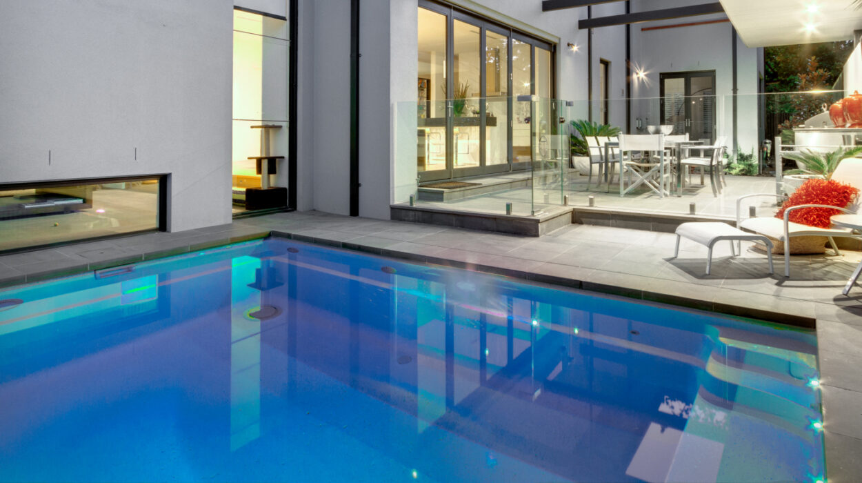 Plunge Courtyard Smart Pools