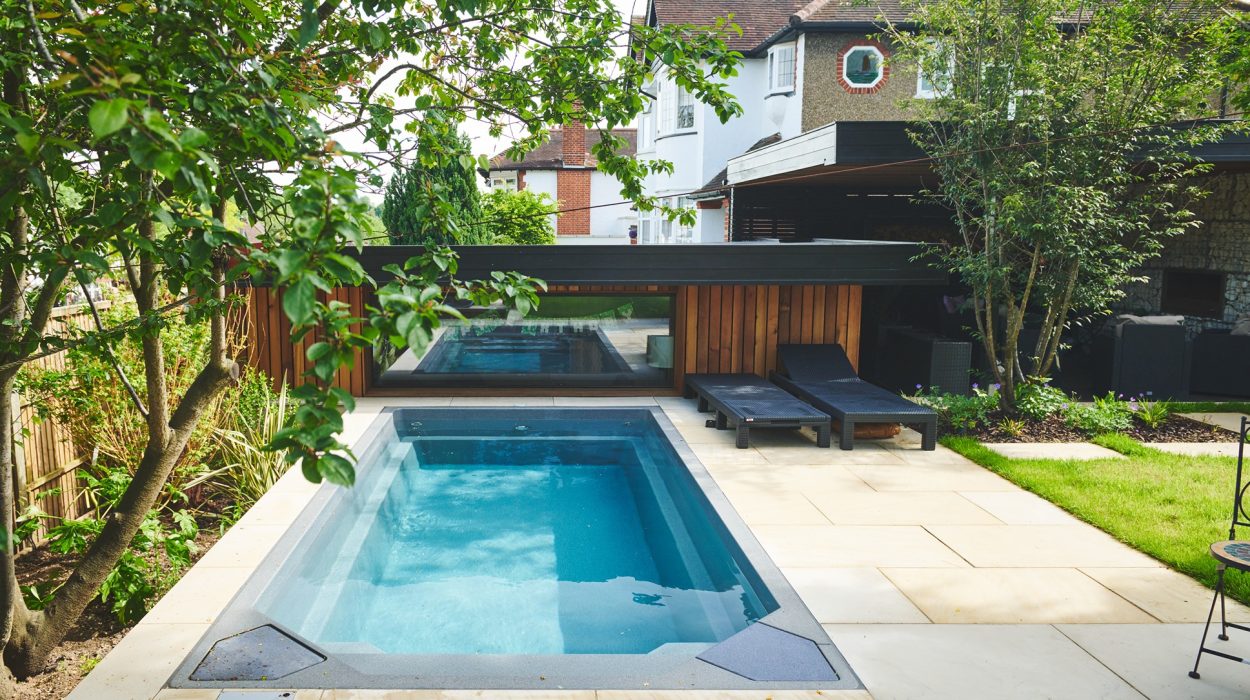 Pool with shallow entrance